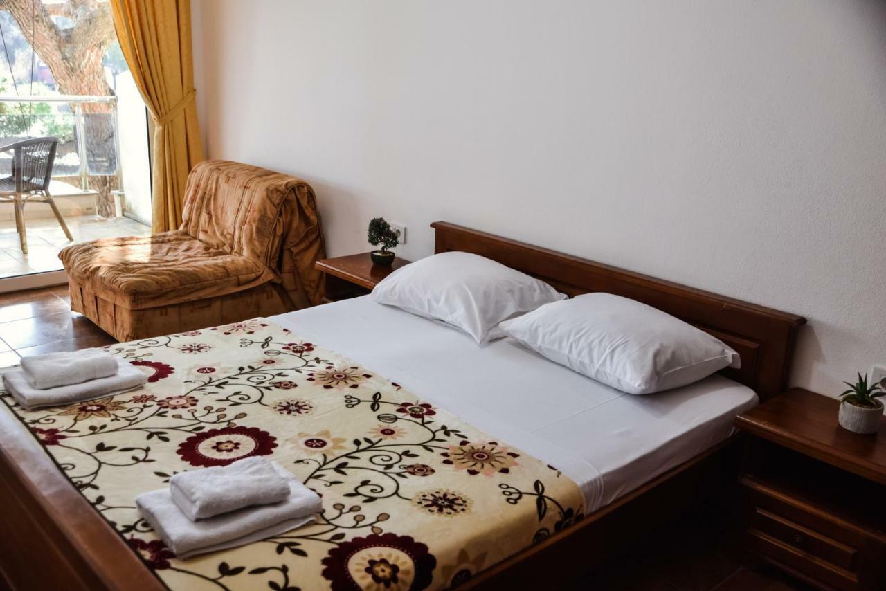 Riva Bed and Breakfast Ulcinj Buitenkant foto